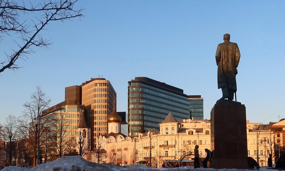 Памятник - Дмитрий И_