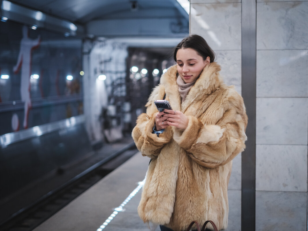 В метро - Олег Дорошенко