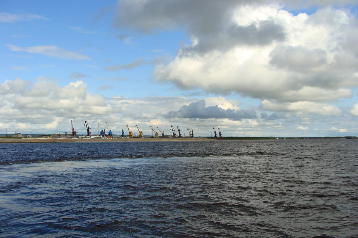 Переправа. Салехард. Ямал - Tata Wolf