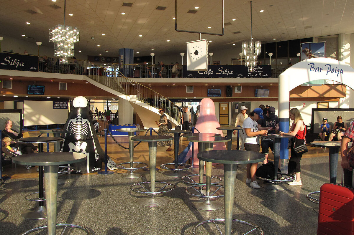 Зал ожидания на паромном терминале Silja Line - Александр Ильчевский 