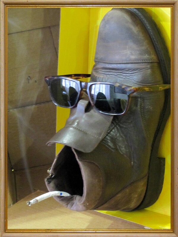 Ладно, выручу...когда хозяин ботинка бросил курить, а курить  сильно хочется...) - Татьяна Гнездилова