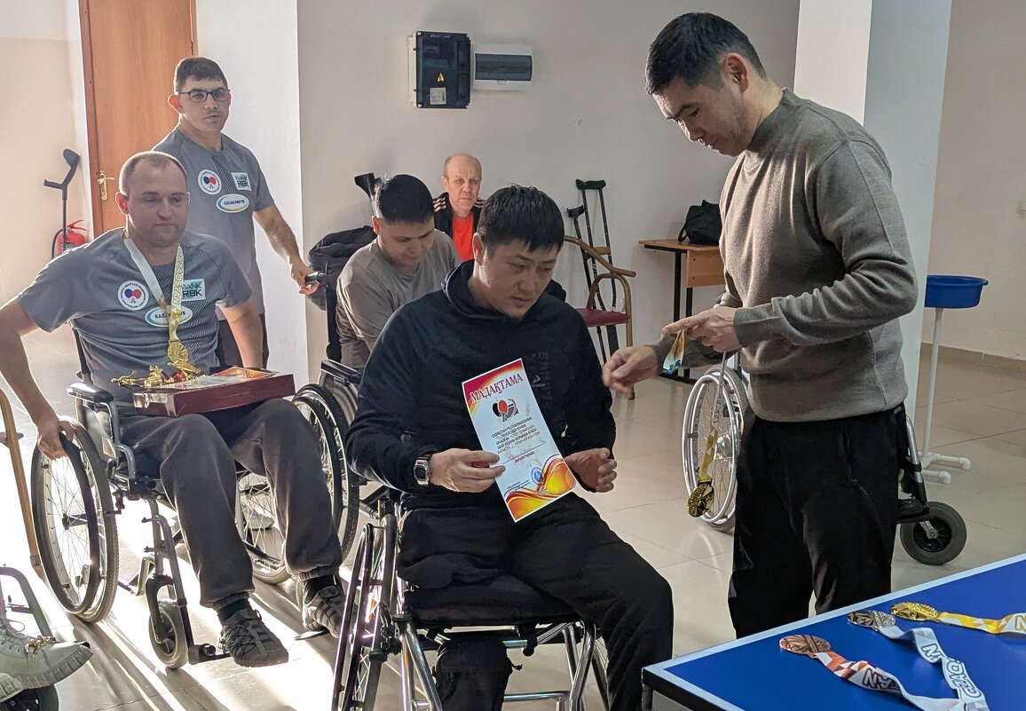 Настольный теннис - Андрей Хлопонин