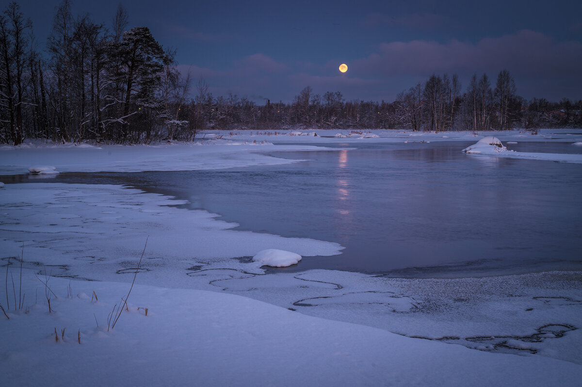 Полная луна над Вуоксой. - Олег Бабурин