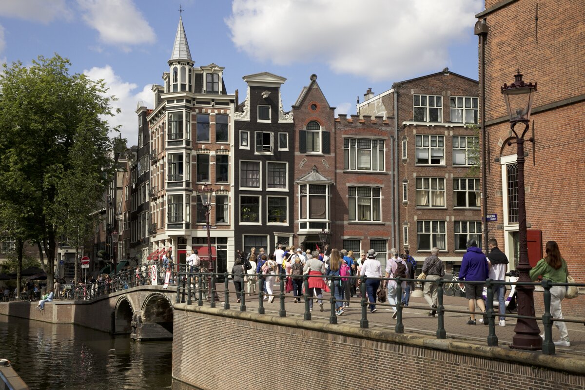 Амстердам. - Lucy Schneider 