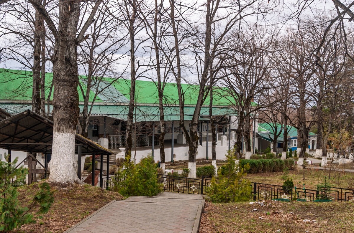 Территория Свято-Михайловского мужского монастыря в Адыгее - Игорь Сикорский Территория Свято-Михайловского мужского монастыря в Адыгее - Игорь Сикорский