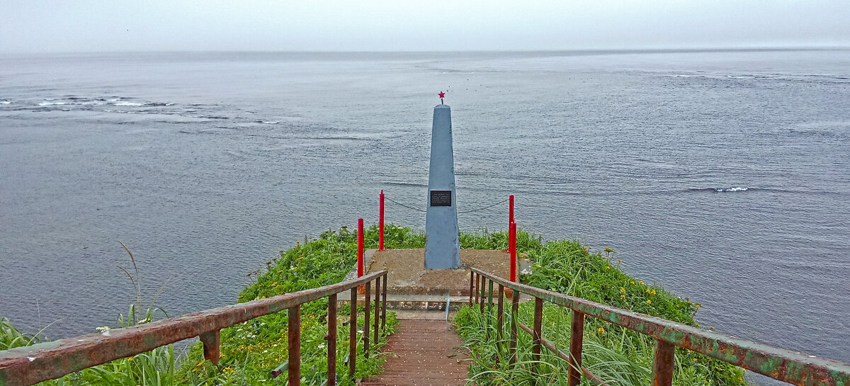 Братская могила на мысе Крильон. - ИРЭН@ . Братская могила на мысе Крильон. - ИРЭН@ .