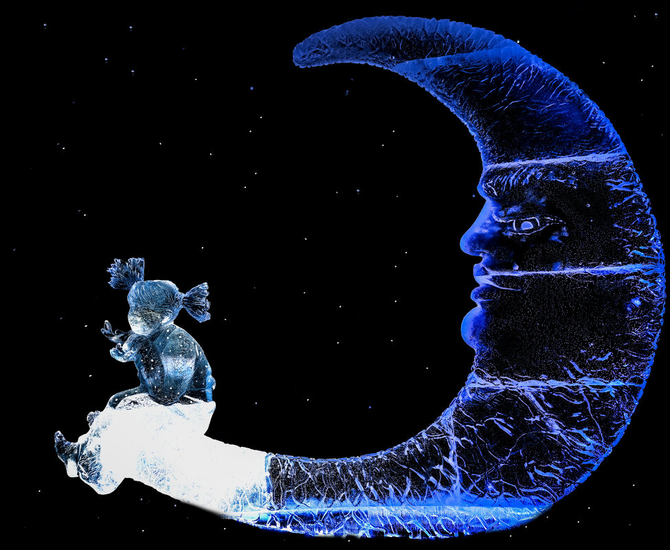 Месяц и девочка, ледяная фигура - Андрей C Месяц и девочка, ледяная фигура - Андрей C