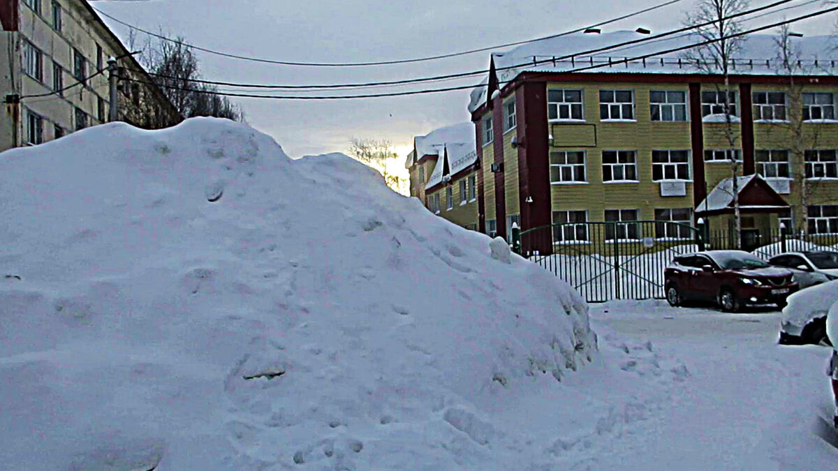Нагребли сугробище коммунальщики! - Владимир 