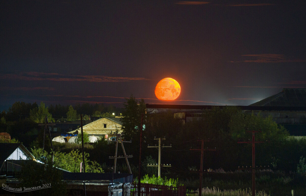Ухта. Восход красной Луны. - Николай Зиновьев Ухта. Восход красной Луны. - Николай Зиновьев