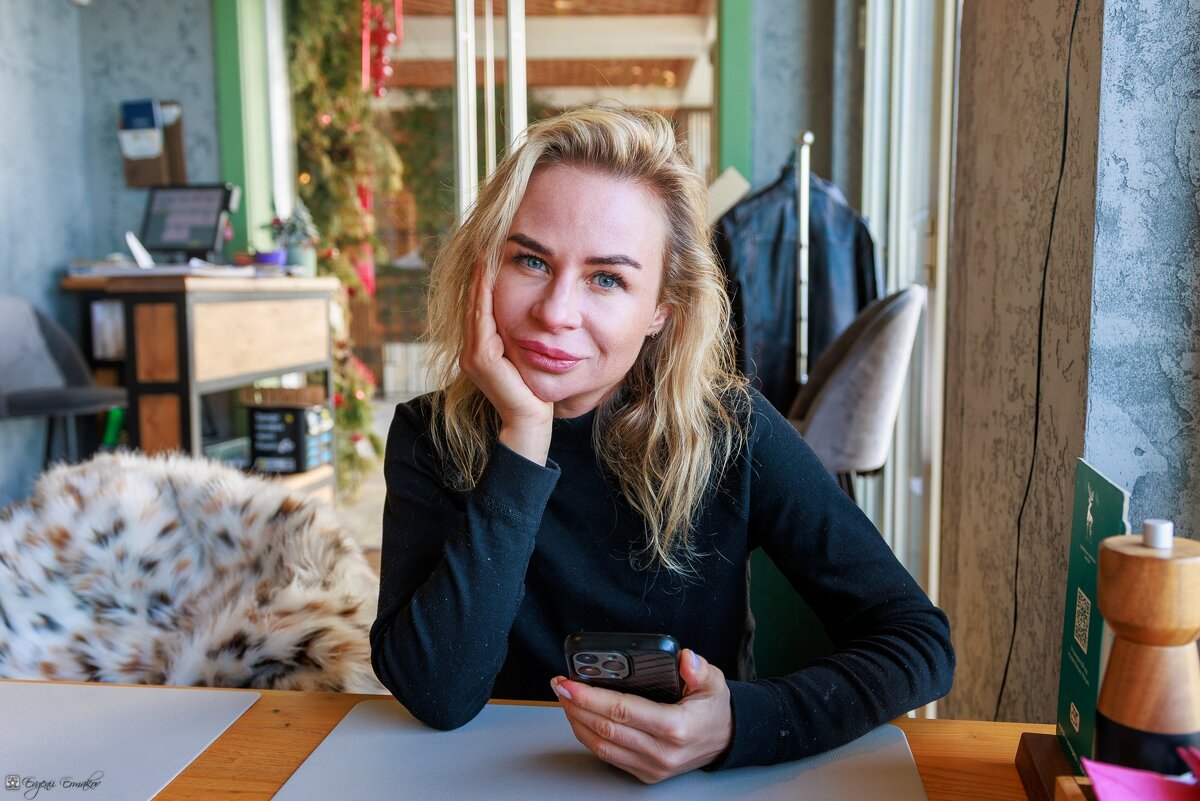 В кофейне - Евгений Ермаков