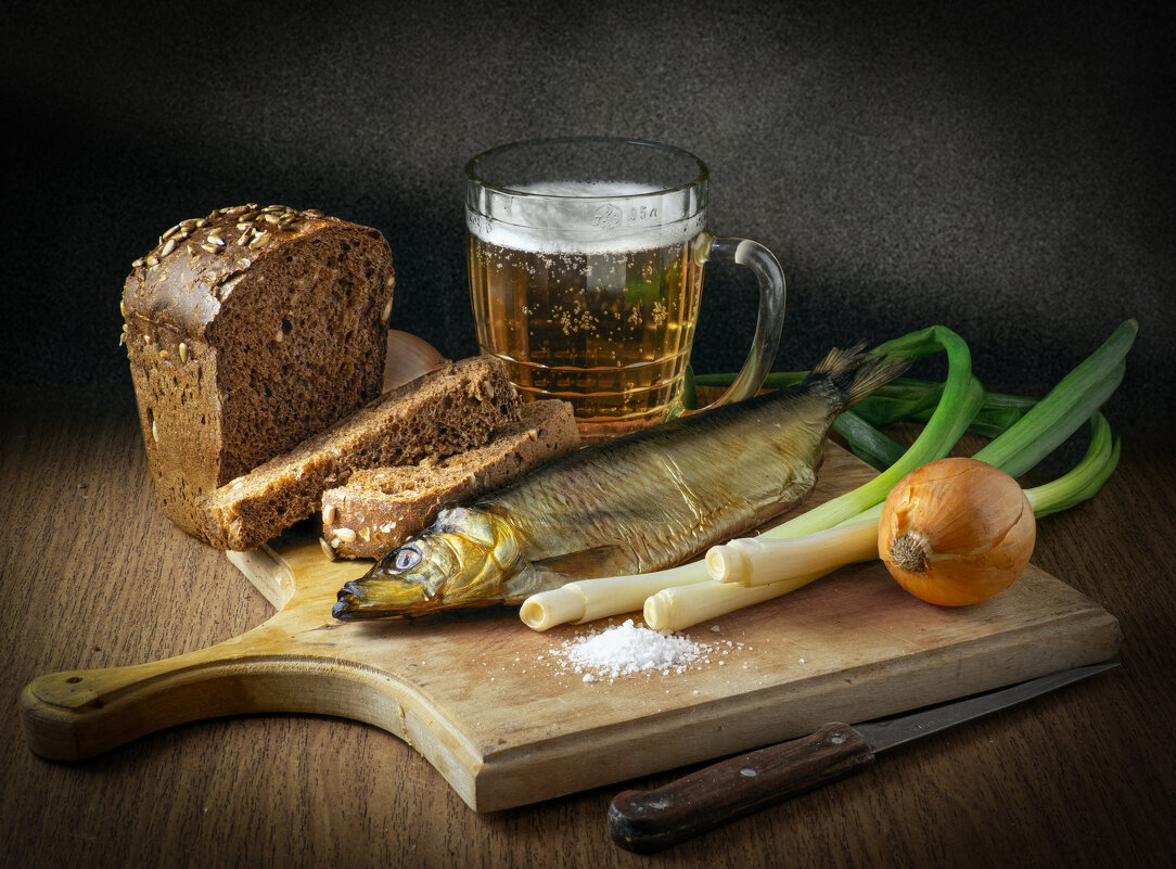 С копчёной селёдкой... - Алексей Мезенцев