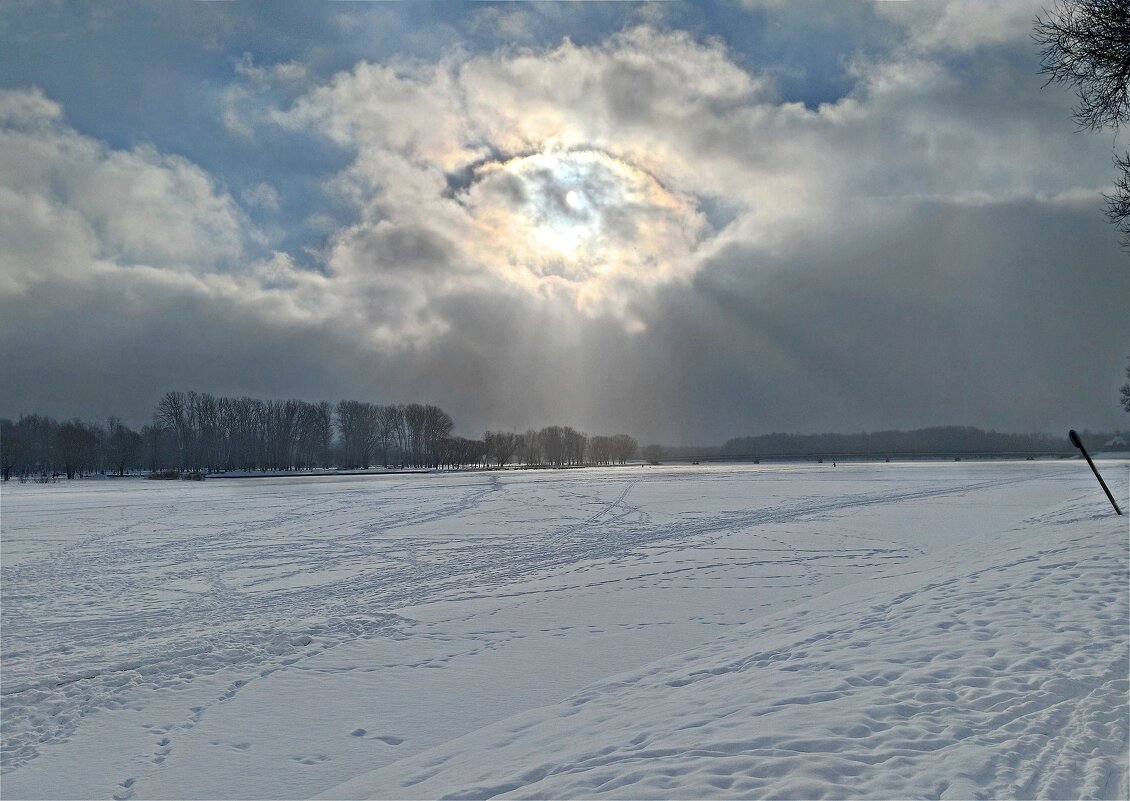 Солнце, провалившееся в кратер - Мария Васильева