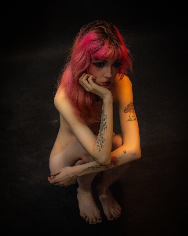 Девушка скучает - Илья Шенгелия Девушка скучает - Илья Шенгелия