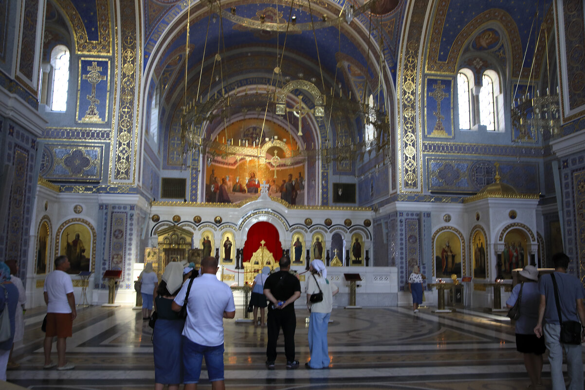 В Свято-Владимирском храме - Леонид 
