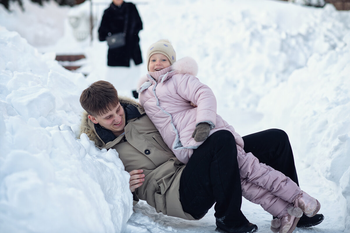 Мой старший брат. - Лилия .
