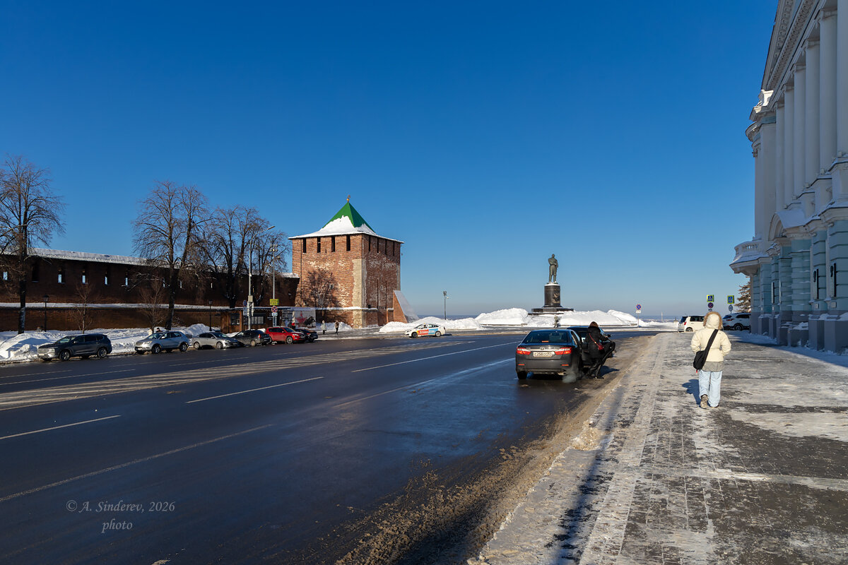 Георгиевская башня и памятник Чкалову - Александр Синдерёв