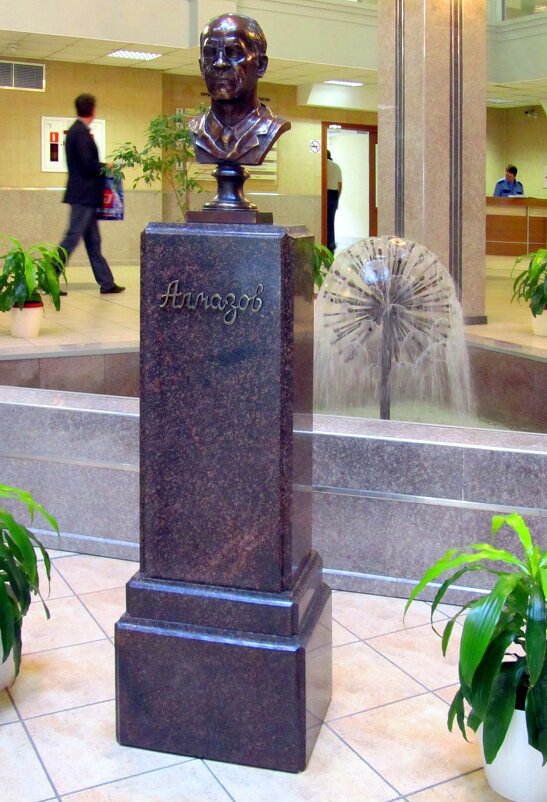 Бюст кардиолога В.А.Алмазова - Сергей Карачин