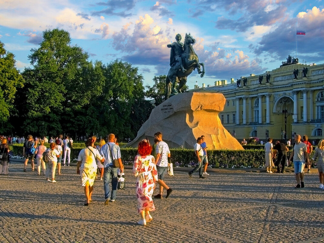 Всегда людно - Сергей Карачин