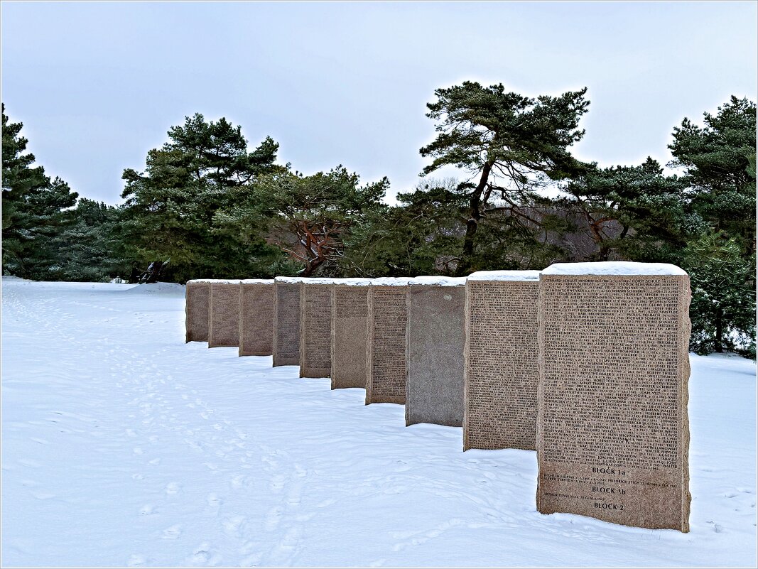 Камни с именами павших. - Валерия Комова Камни с именами павших. - Валерия Комова