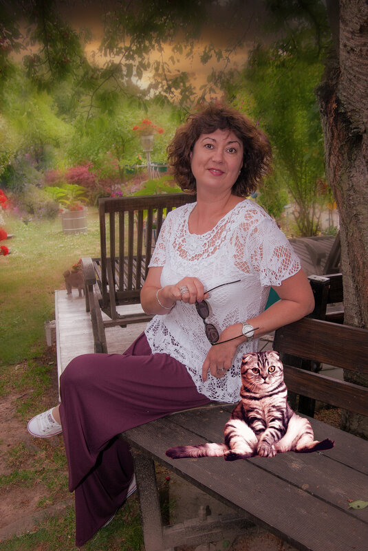 Вероника с мягкой игрушкой котика - Valziwa Вероника с мягкой игрушкой котика - Valziwa