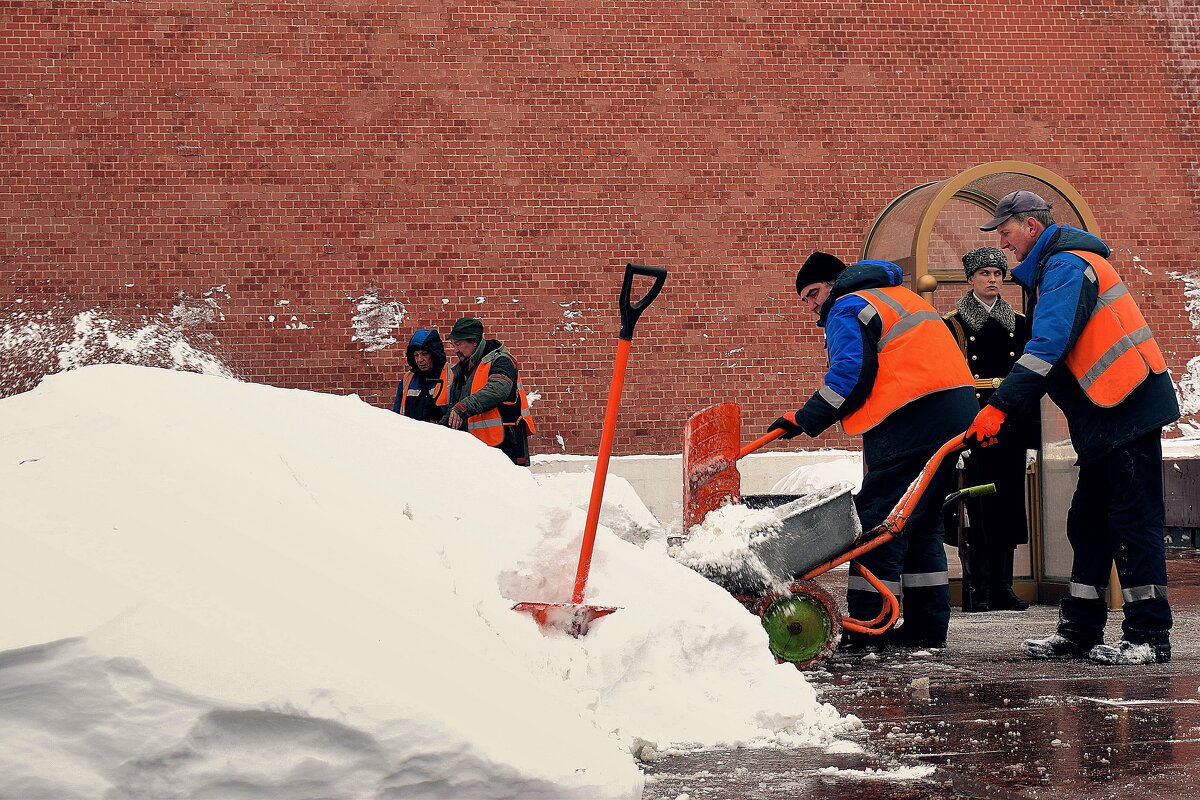 Пост № 1 готовится к смене караула. - Татьяна Помогалова