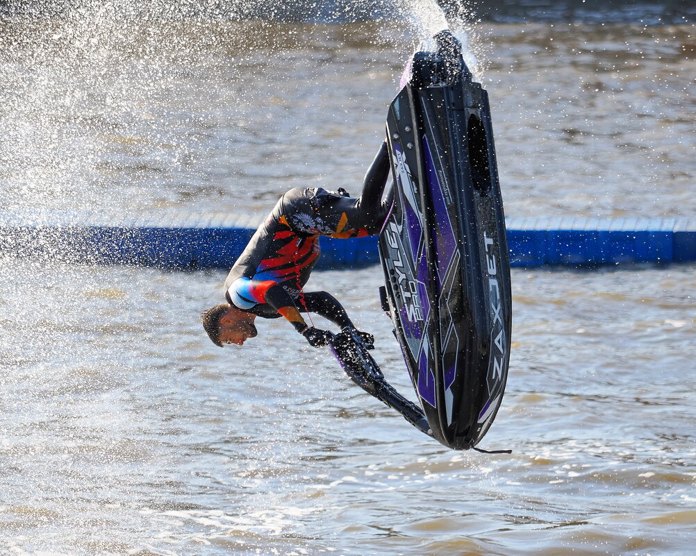 За доли секунды перед приводнением. - Евгений Седов