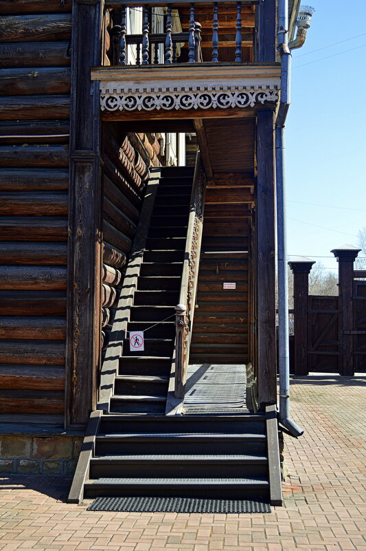 Иркутские дворики. Лестница - Татьяна Лютаева Иркутские дворики. Лестница - Татьяна Лютаева