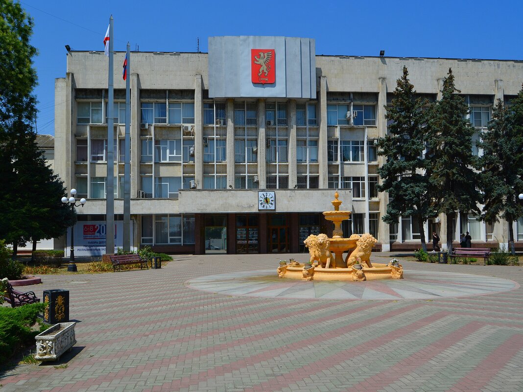 Керчь. Администрация города. - Пётр Чернега