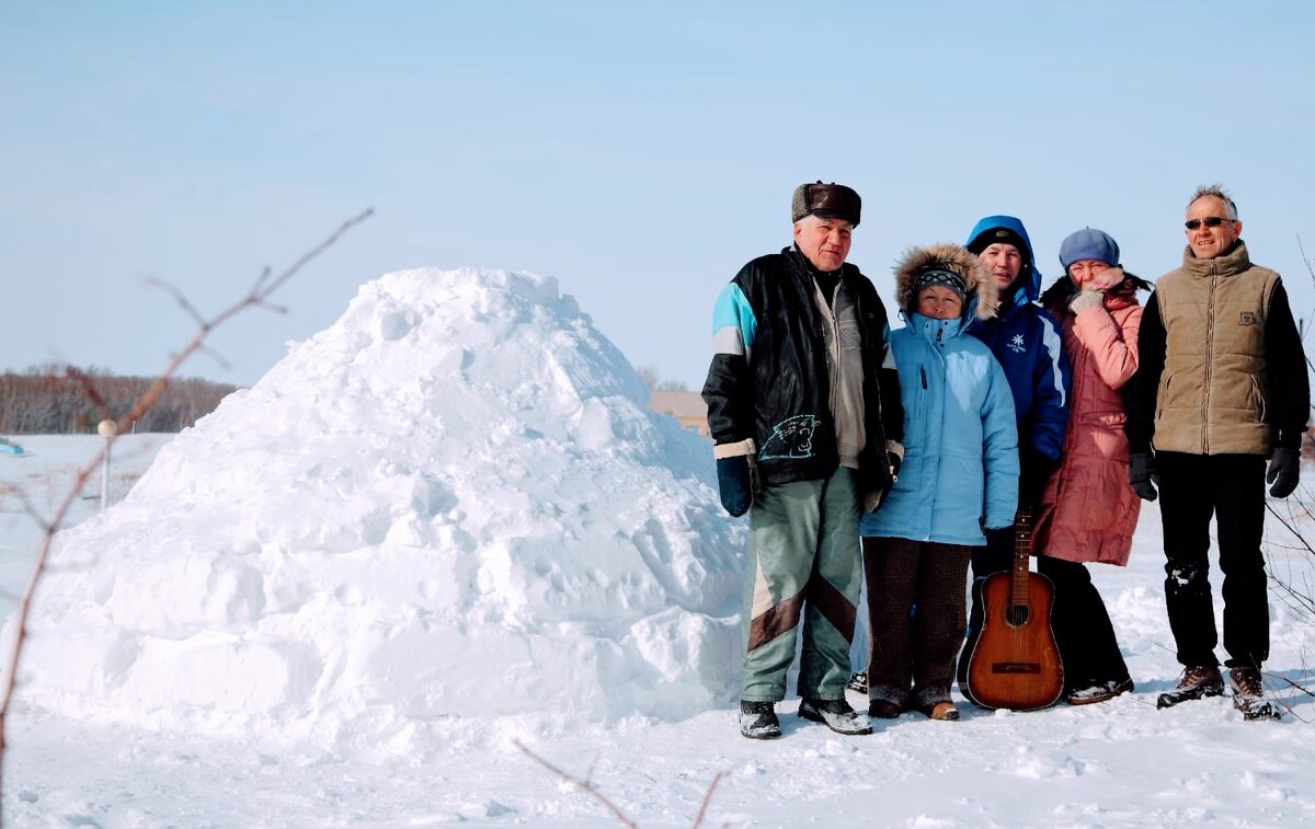Мороз,а они строят иглу... - Георгиевич 