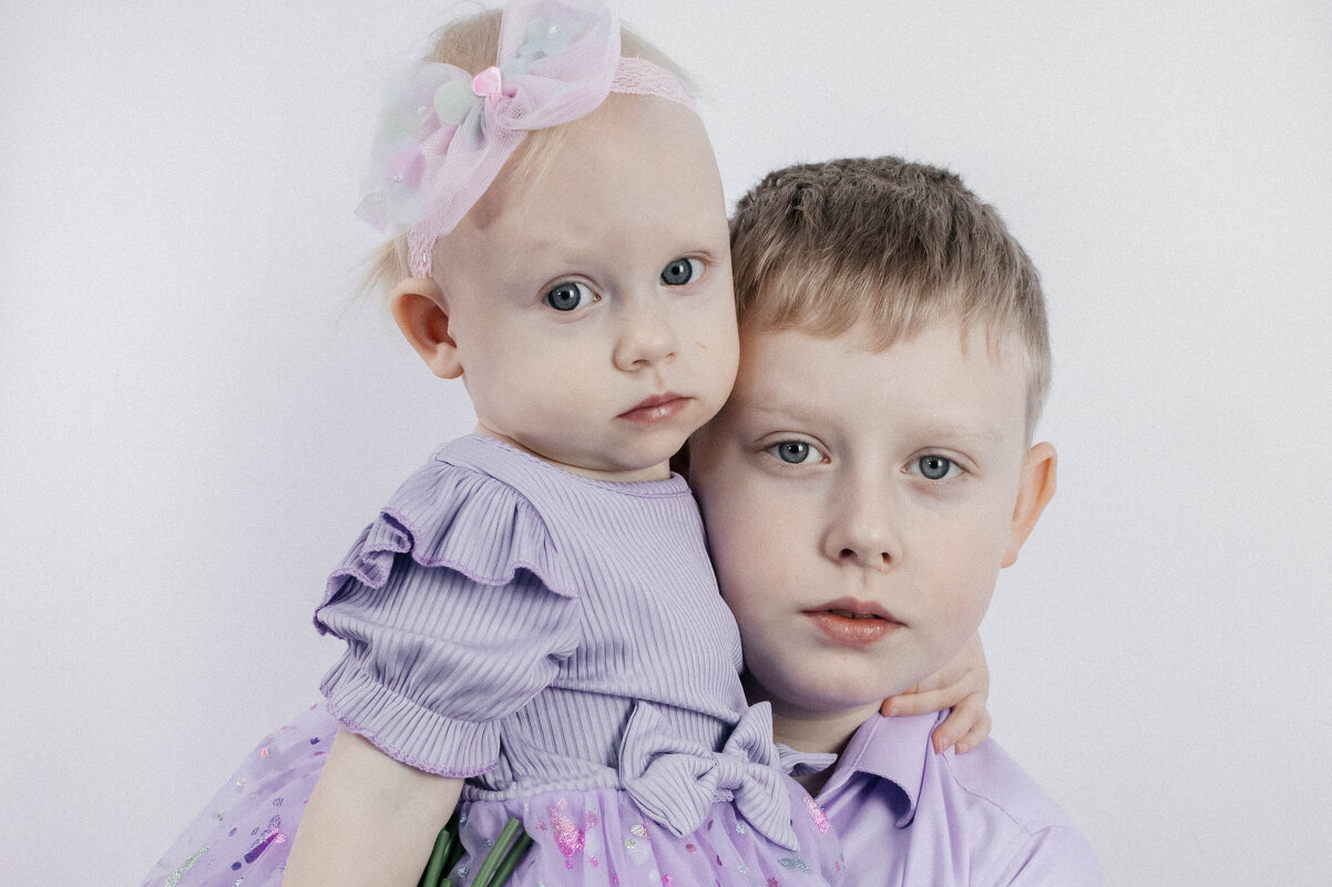 брат и сестра - Валерия .