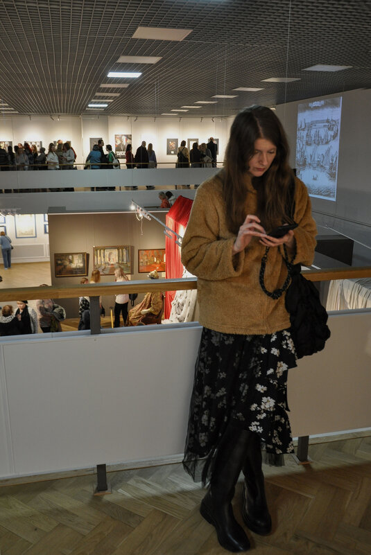 На выставке в музее искусств им. Крамского - Татьяна Машошина На выставке в музее искусств им. Крамского - Татьяна Машошина