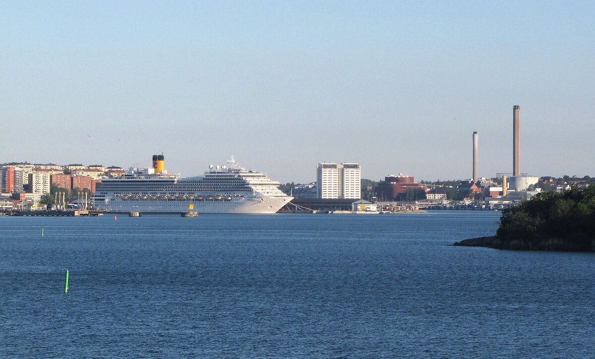 Круизный лайнер «Costa Magica» на терминале Фрихамнен - Александр Ильчевский Круизный лайнер «Costa Magica» на терминале Фрихамнен - Александр Ильчевский