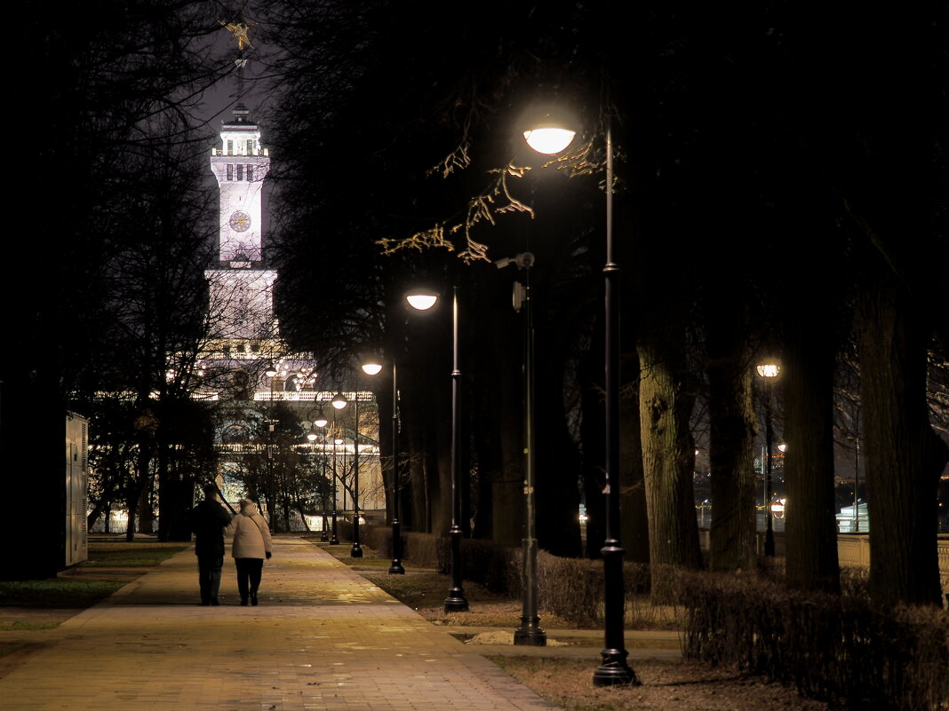 В парке Северного речного вокзала. - Евгений Седов