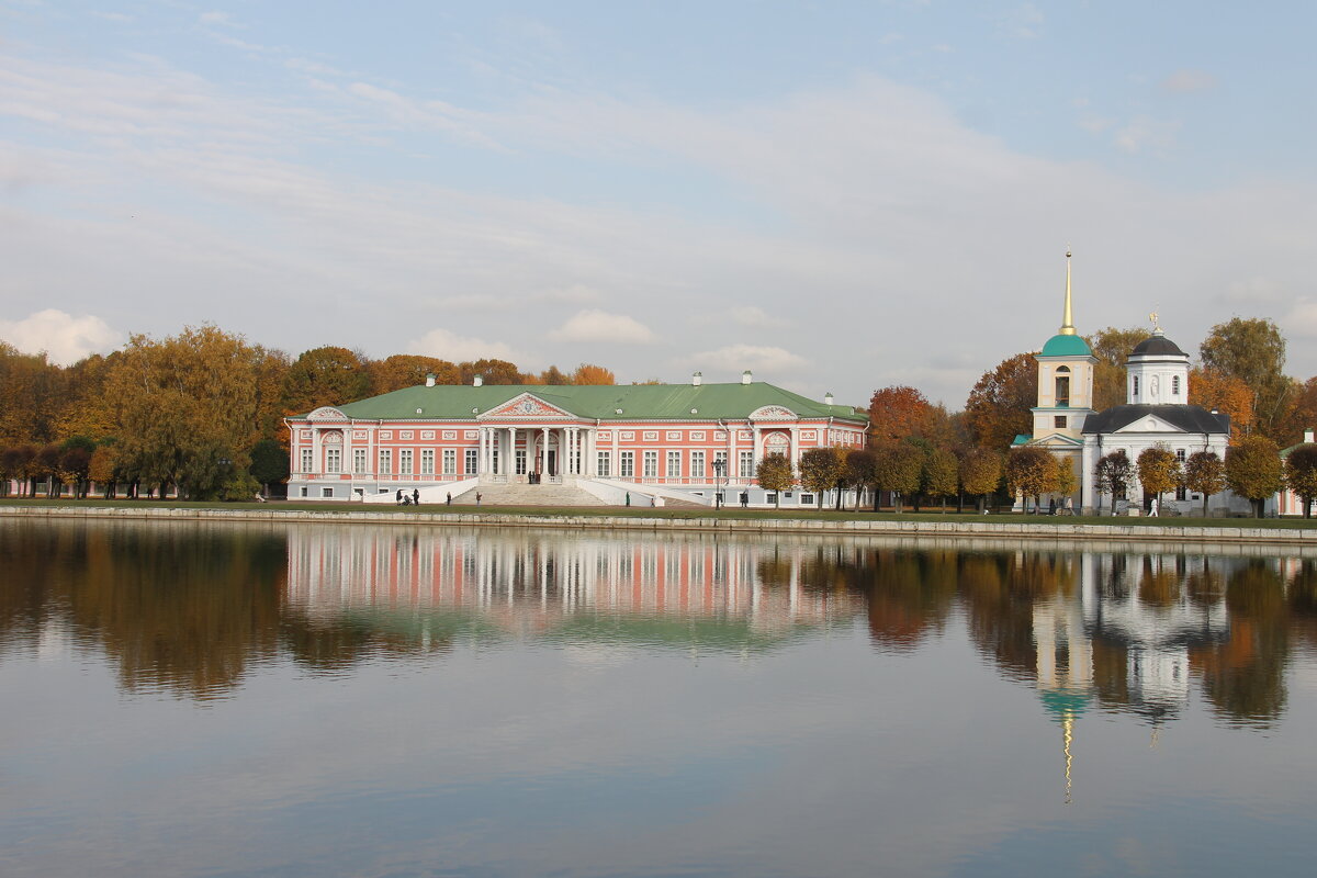 ОСЕННЕЕ ОТРАЖЕНИЕ В УСАДЬБЕ КУСКОВО - Валентина 