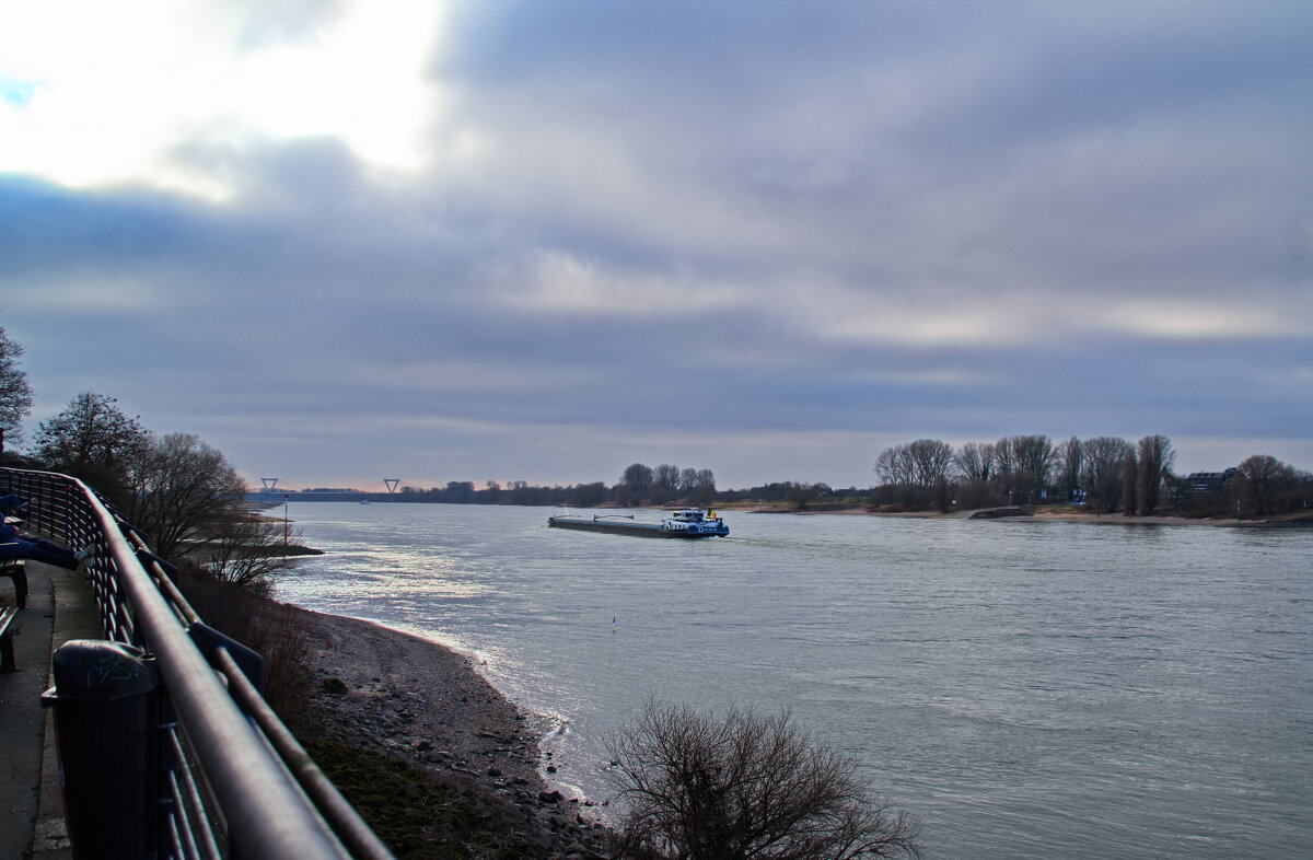 *** - Witalij Löwin