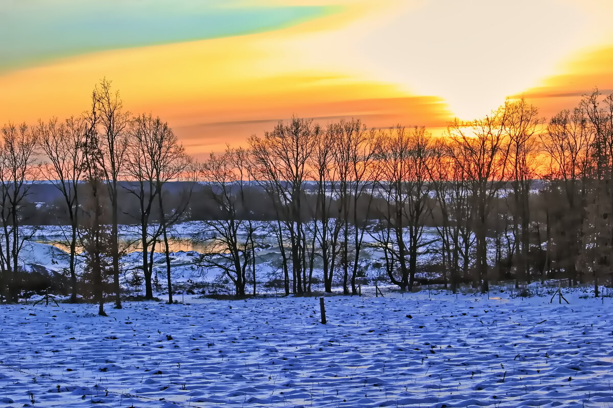 Догорал короткий зимний день... - Андрей K. Догорал короткий зимний день... - Андрей K.