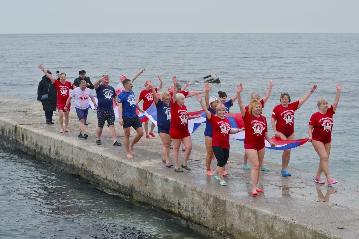 Праздничный зимний заплыв - Александр Рыжов