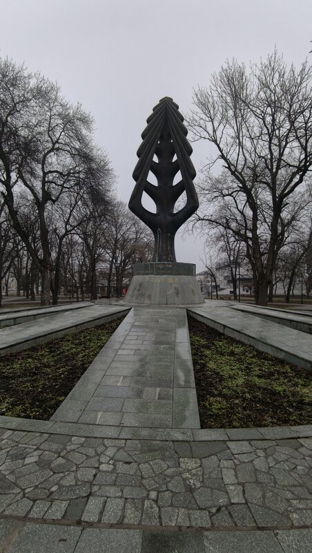 Памятник древо жизни в Нальчике - Мариша 