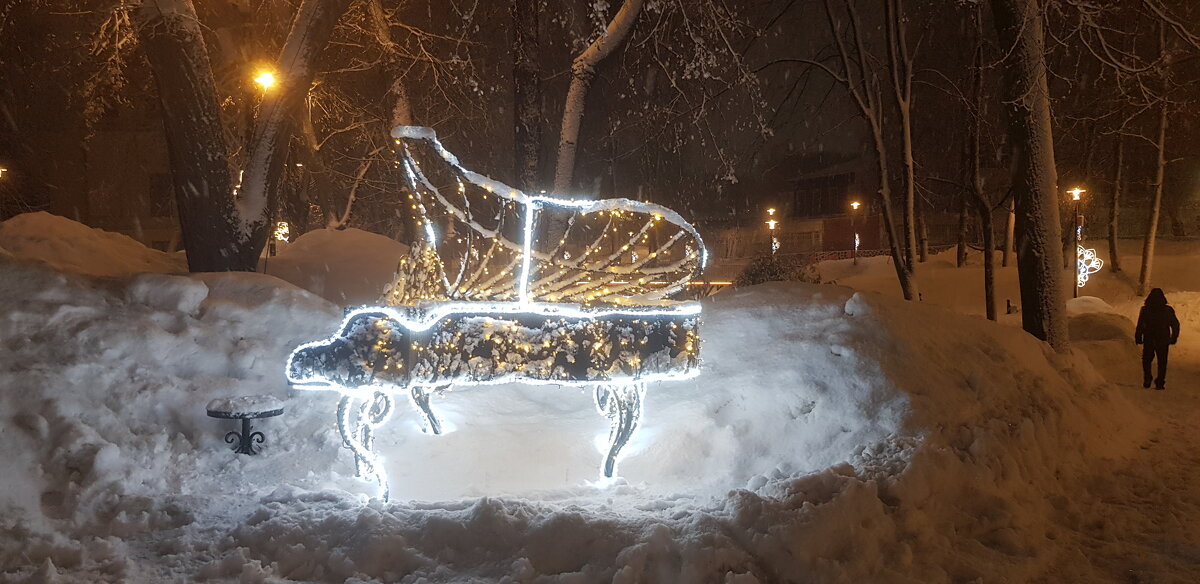 Рояль в кустах заметает снегом ( 4 марта) - Galina Solovova