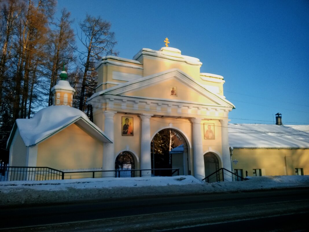 Центральные ворота в монастырь - Сергей Кочнев