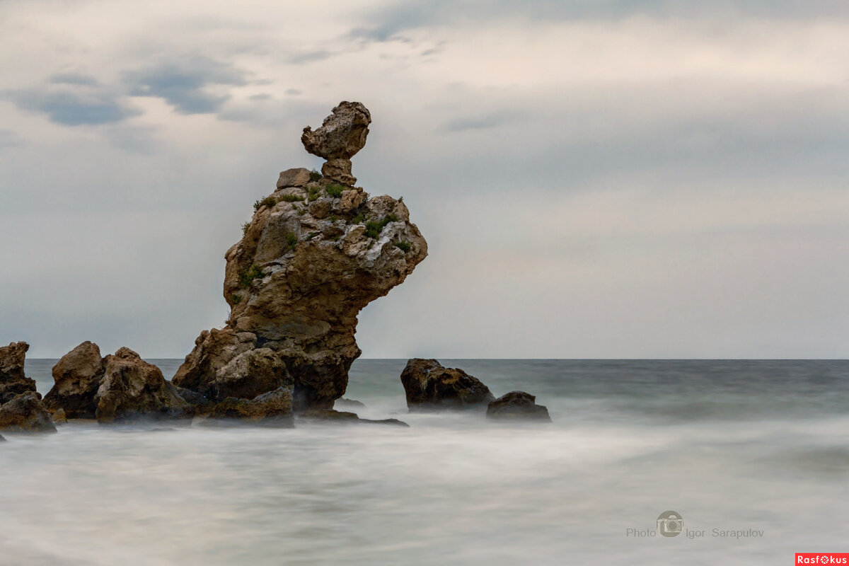 Пасмурный взгляд скалы Петух - Игорь Сарапулов Пасмурный взгляд скалы Петух - Игорь Сарапулов