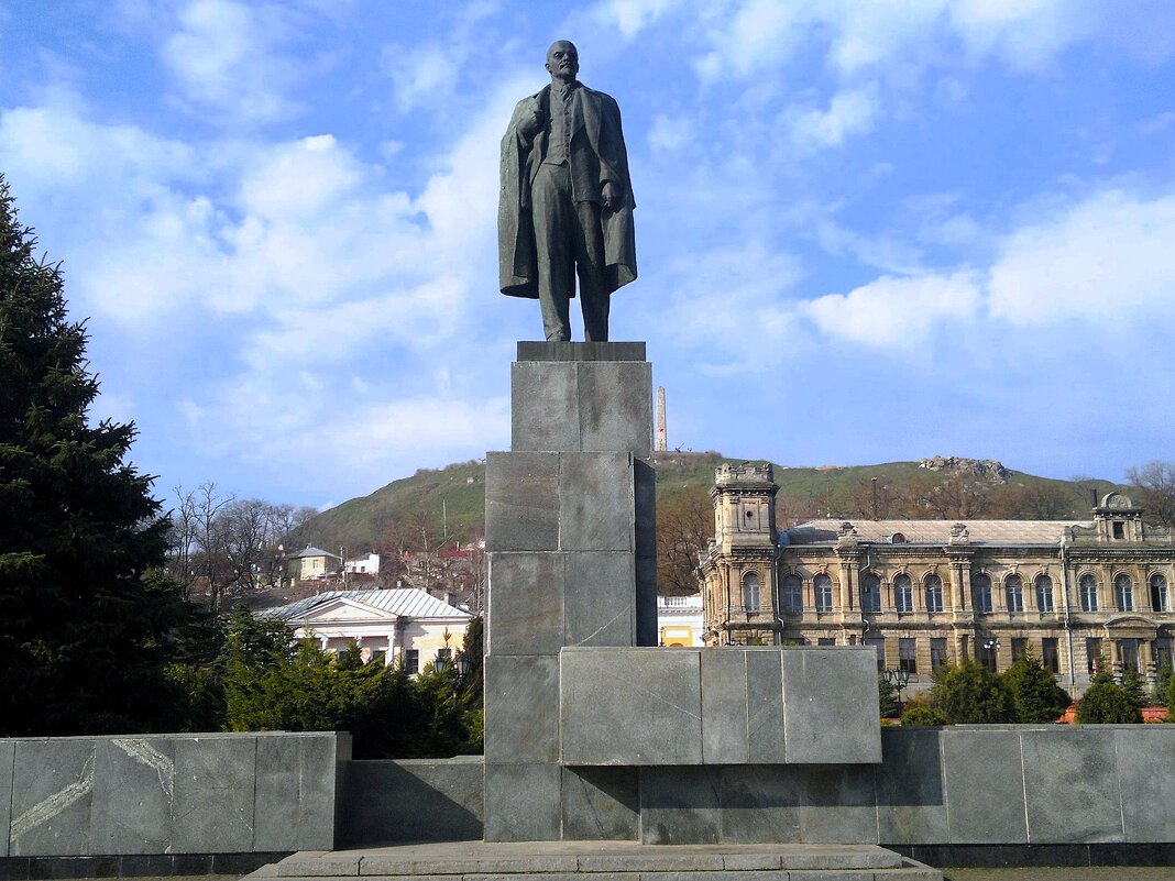 Керчь. Памятник Владимиру Ильичу Ленину. - Пётр Чернега