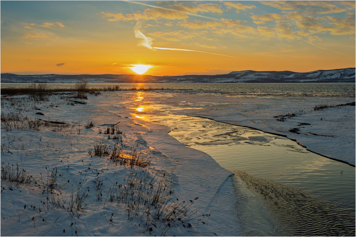 В объятиях весеннего заката.... - Алексей Мезенцев