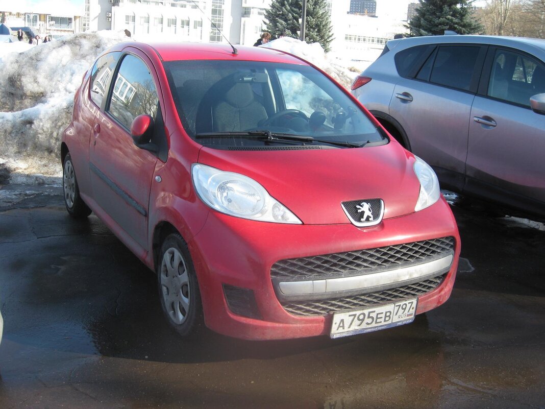 Красный "Пежо" - Дмитрий Никитин