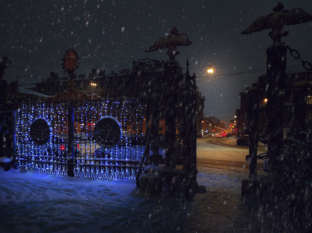 My magic Petersburg_04203_главные ворота Преображенского собора - Станислав Лебединский