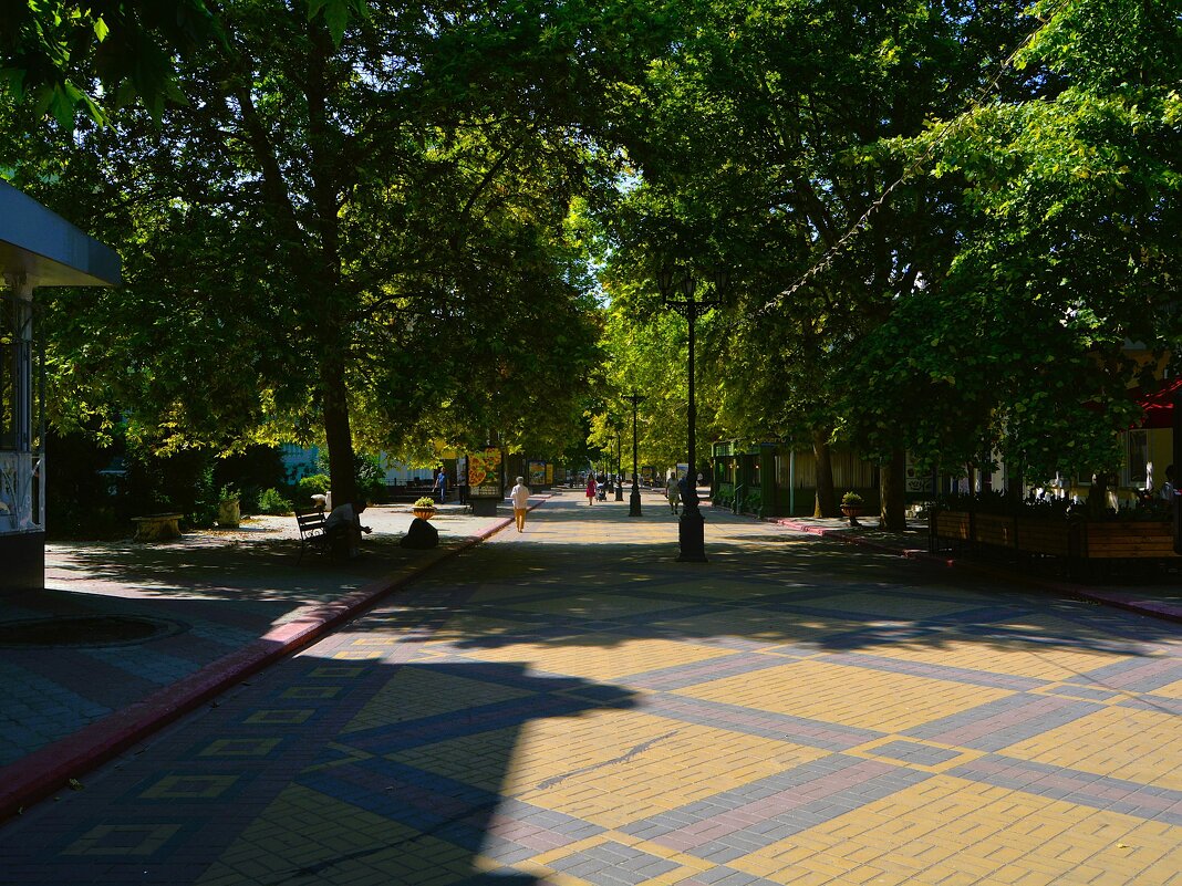 Керчь. Улица Ленина летом. - Пётр Чернега