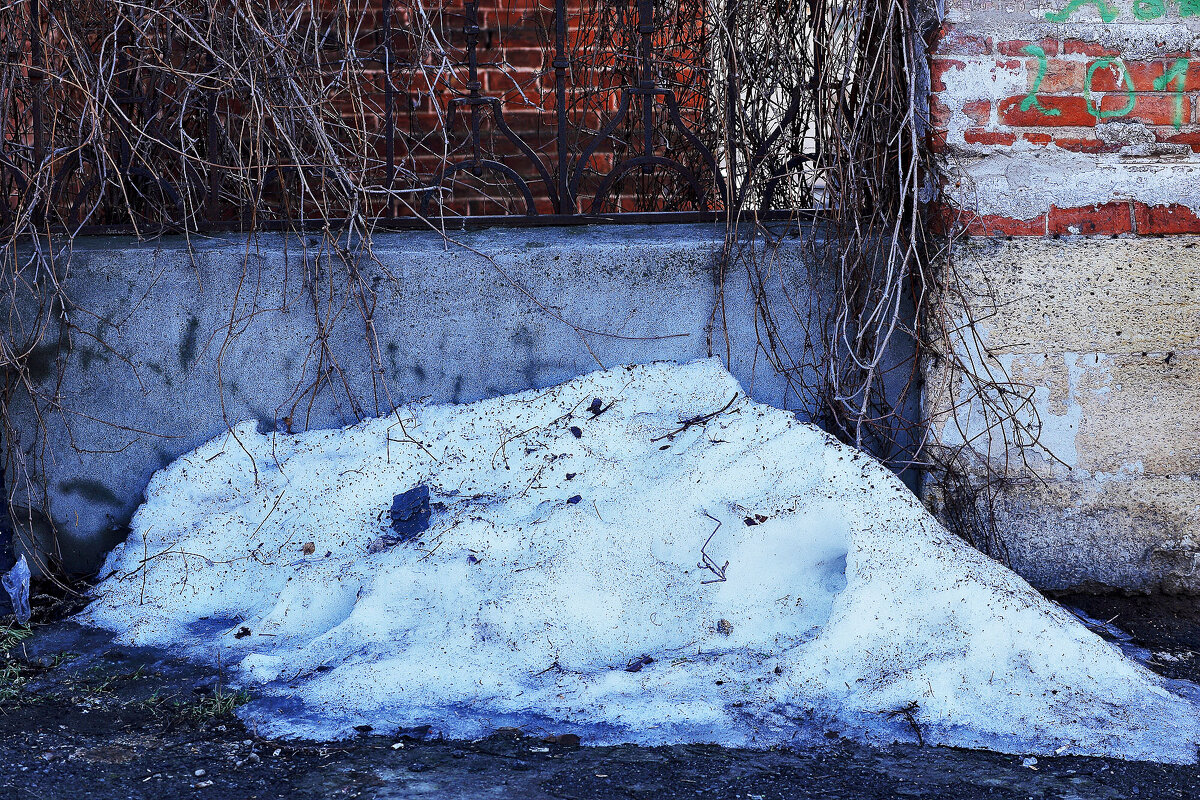 Остатки снега - Юрий Гайворонскiий