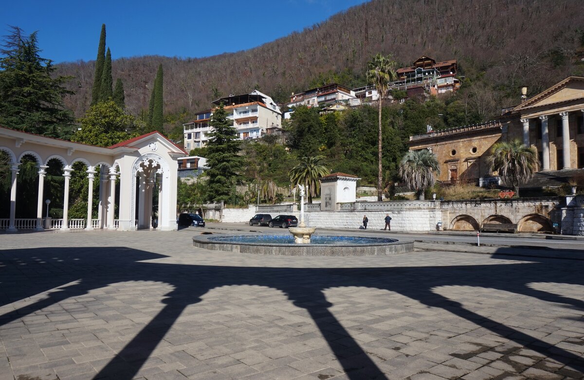 У Колоннады в Гагре - Nataly St. 