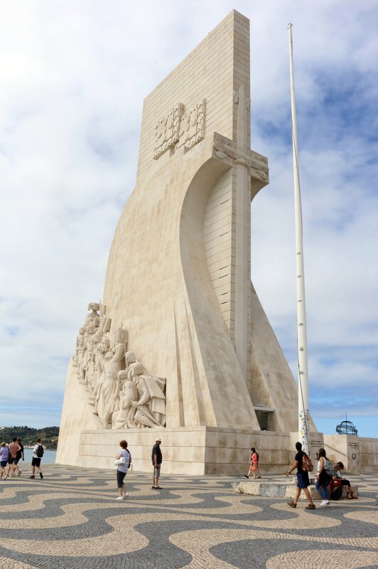 Памятник первооткрывателям - Ольга 