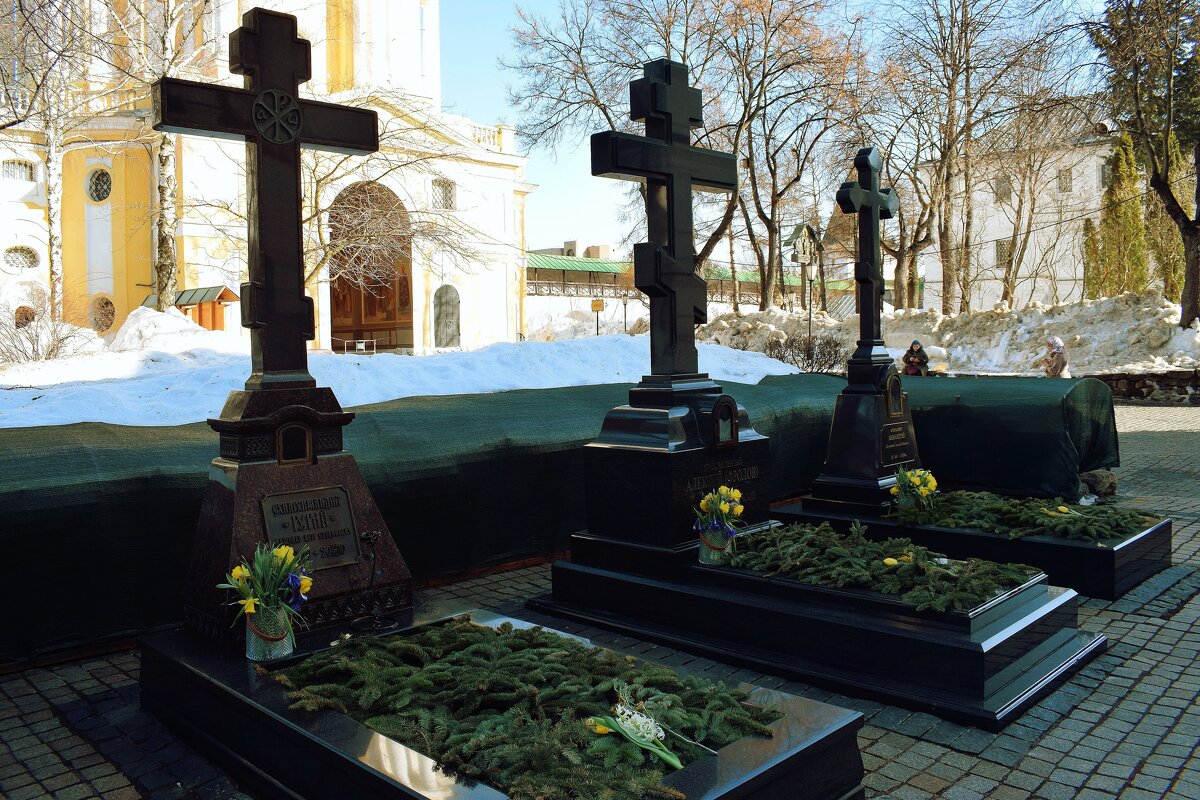 Могилы архимандритов и настоятелей Новоспасского монастыря. - Татьяна Помогалова